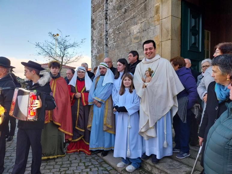 Hoje cantaram-se os Reis no final da Missa, em Longos Vales